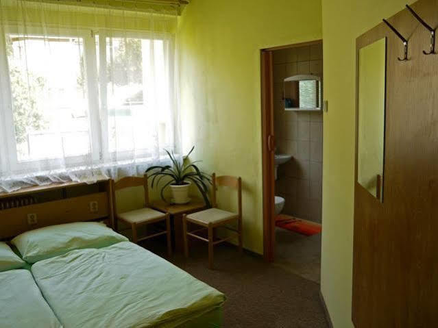 Hostel Sokol Troja Praag Buitenkant foto
